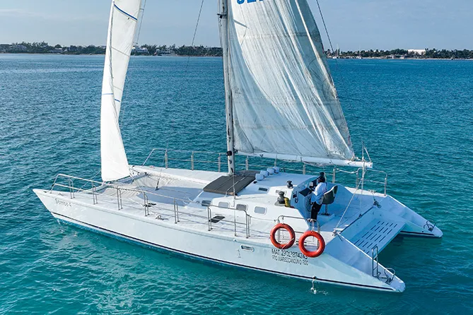 Catamaran Oceanix Essential Cancun