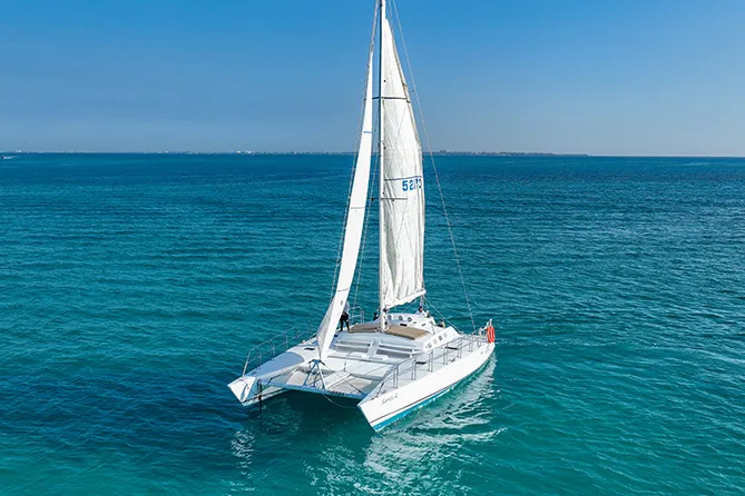 Catamaran Oceanix Essential Cancun