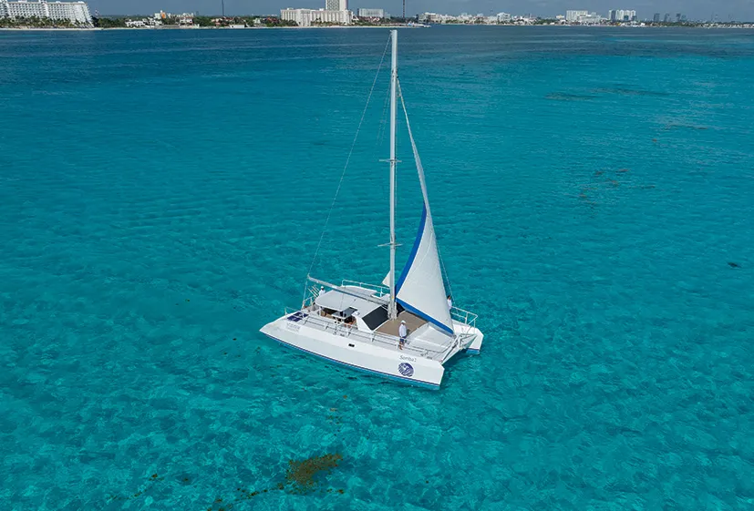 Oceanix Isla Mujeres Aventura en Catamarán y Snorkeling en Cancun