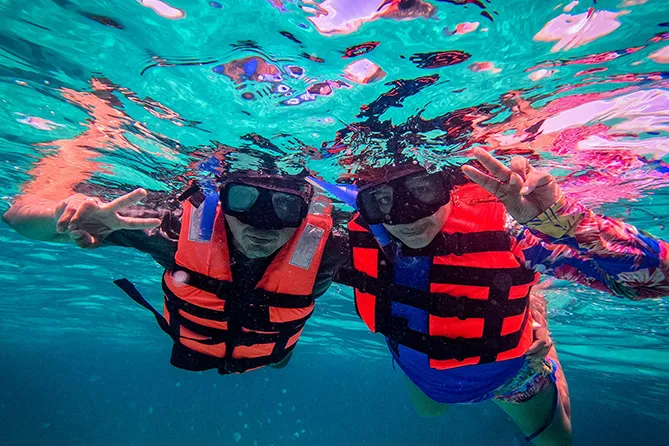 Luxury Catamaran Tour Reef Snorkeling and Exclusive Visit to Isla Mujeres
